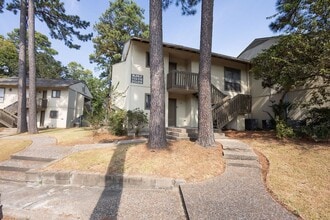 Building Photo - 15919 Golf Club Dr