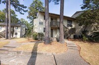 Building Photo - 15919 Golf Club Dr