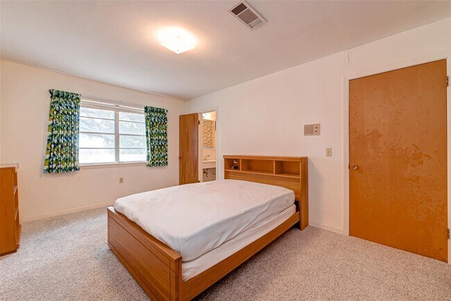 Building Photo - 16711 US-90 ALT