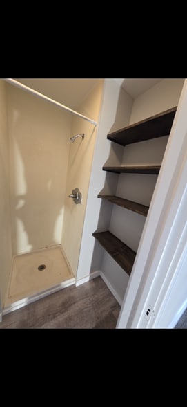 Building Photo - 1104 W 8th St