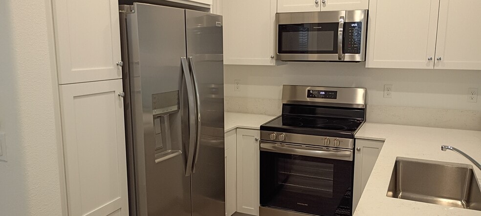 Building Photo - 821 Lake Park Cir