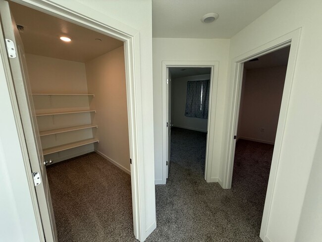 Building Photo - New Home in Gates Community