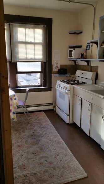 Building Photo - 248-262 Middlesex St