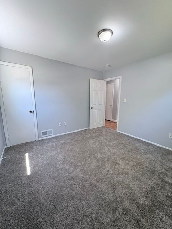 Building Photo - 900 Neal Dr
