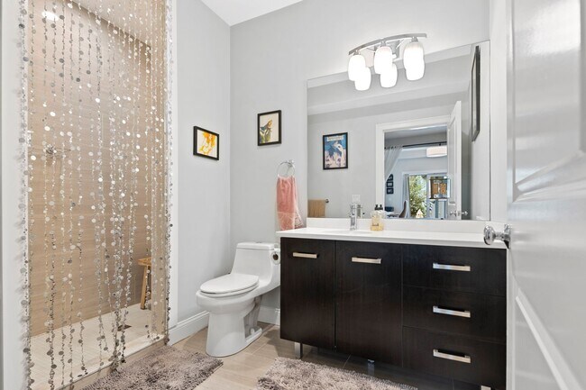 Building Photo - New 2BR2BA Condo in Jefferies Point with Backyard