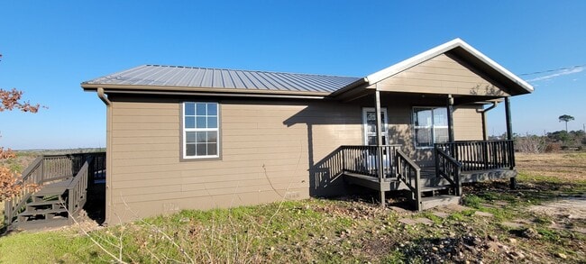 Building Photo - Spacious Two Bedroom home - Country Settin...