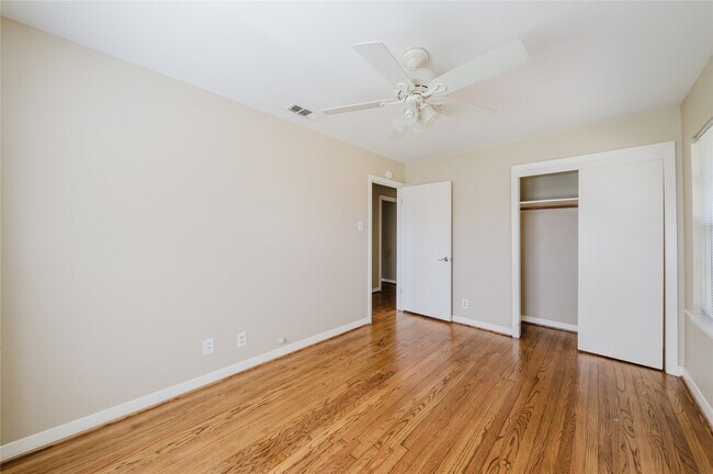 Building Photo - 5210 De Lange Ln