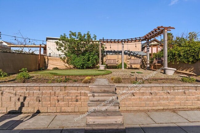 Building Photo - 2037 36th Ave