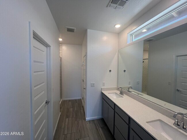 Building Photo - 19 N 197th Dr