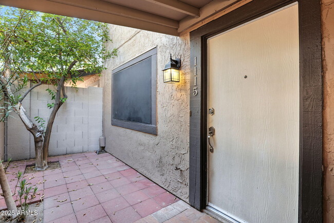 Building Photo - 1115 N 84th Pl