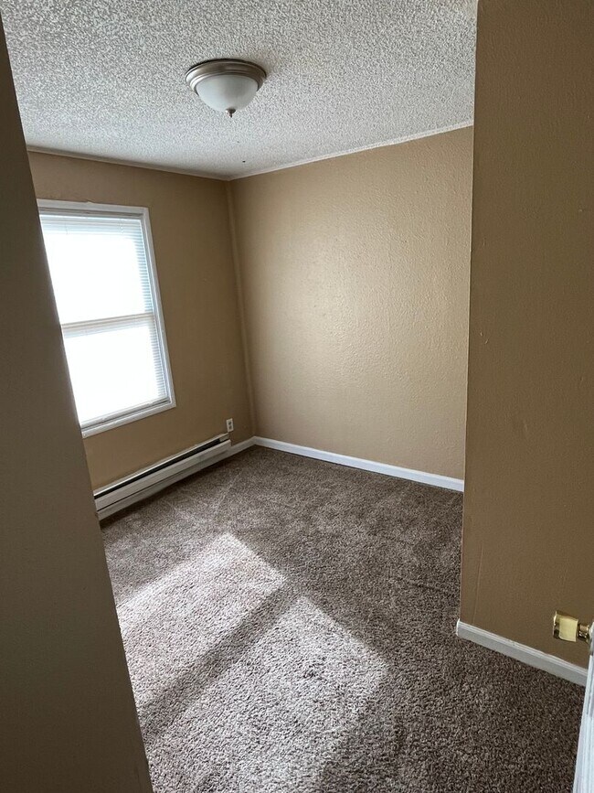 Building Photo - 3 bedrooms available NOW! Move In Special Offering Half OFF 1st Month's Rent!