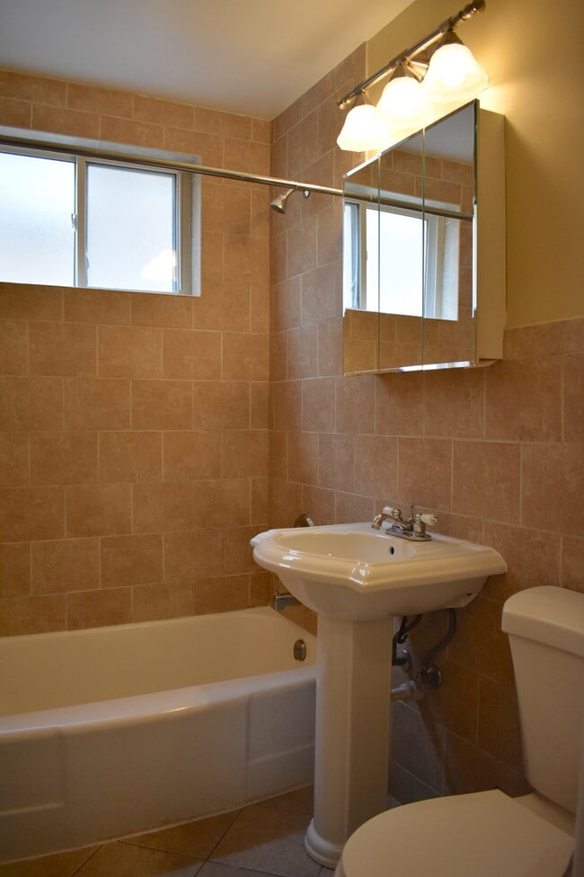 Building Photo - 1951 Euclid Ave