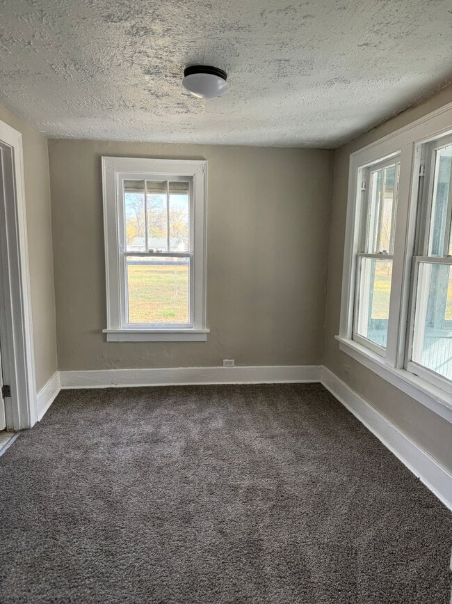 Building Photo - 3 BR, 1 BA off Fontenelle Blvd
