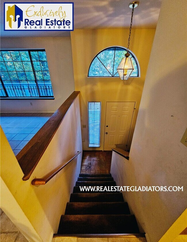 Building Photo - 4 Bed 2.5 Pet Friendly Home in Wilderness Rim