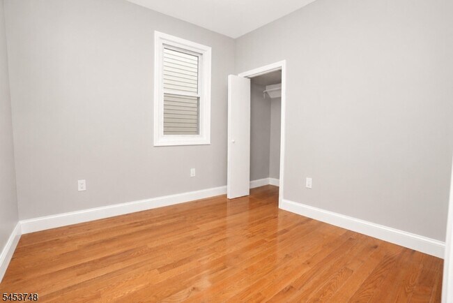 Building Photo - 734 Summer Ave