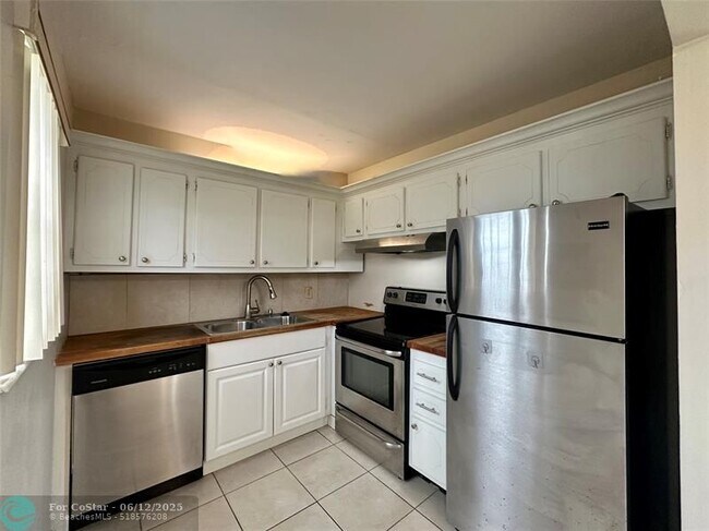 Building Photo - 378 Durham Cir