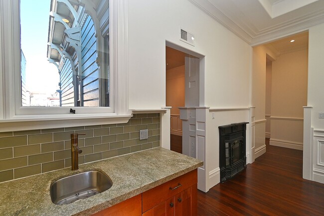 Building Photo - January Special!  Elegant 4 br/2 ba Victor...