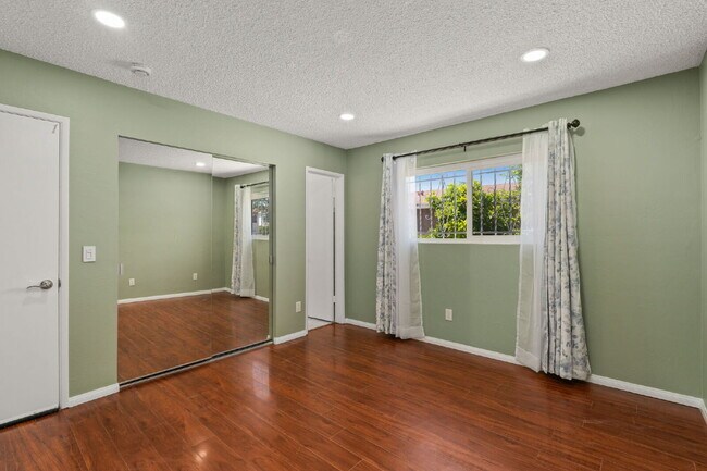 Building Photo - Spacious 3BR Retreat in the Heart of Cherokee Point