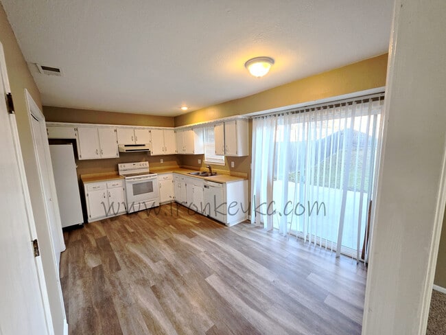 Building Photo - 10176 Haskins St