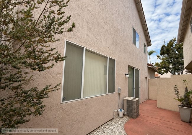 Building Photo - Updated Home with Modern Kitchen, Fireplace & Private Backyard