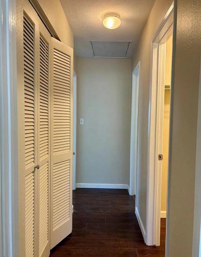 Building Photo - 7405 Charmant Dr