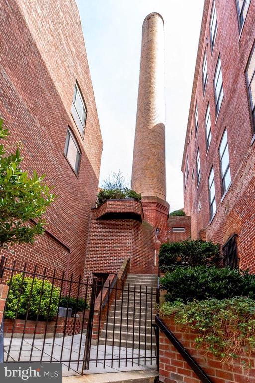 Building Photo - 1315 N Ode St