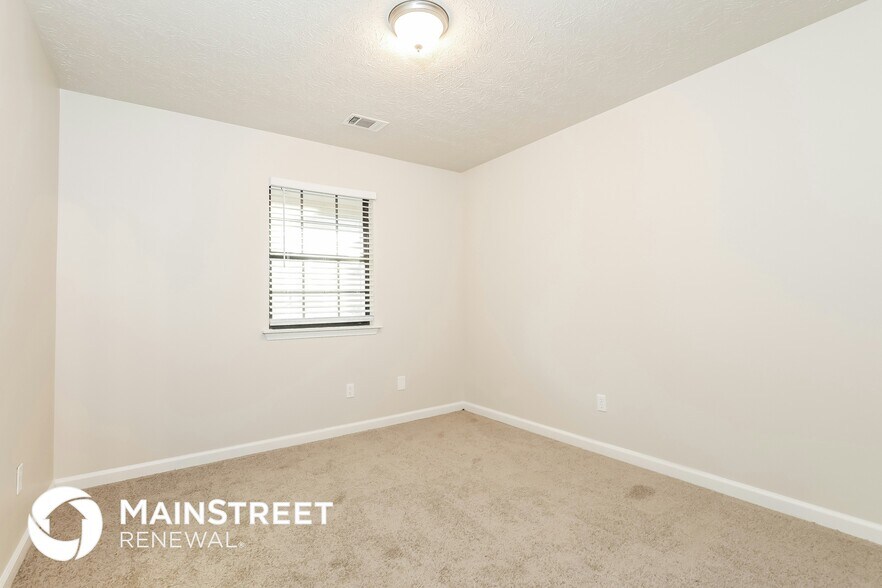 Building Photo - 9395 Forest Knoll Dr