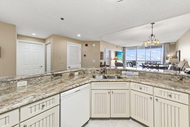 Building Photo - 527 Beach Club Trail