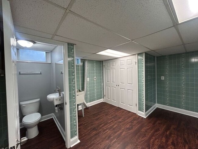 Building Photo - 2 Bedroom 1.5 Bathroom Home