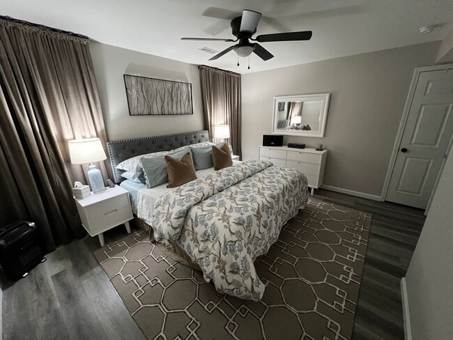Building Photo - beautiful updated large home