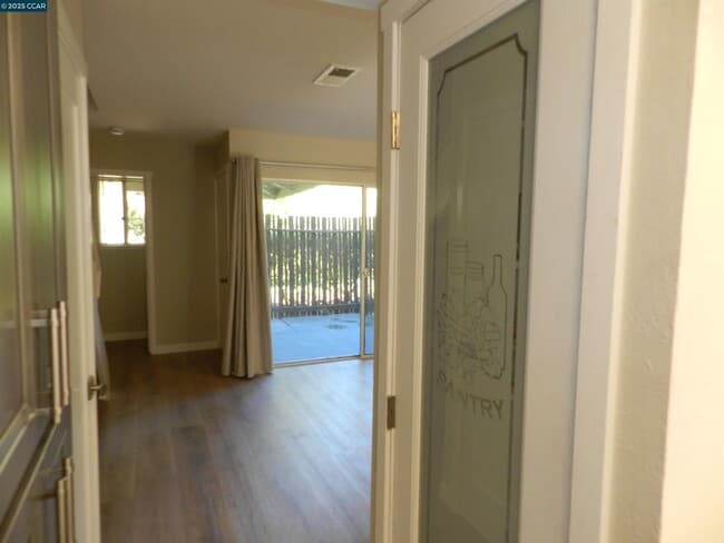Building Photo - 5519 Roundtree Dr