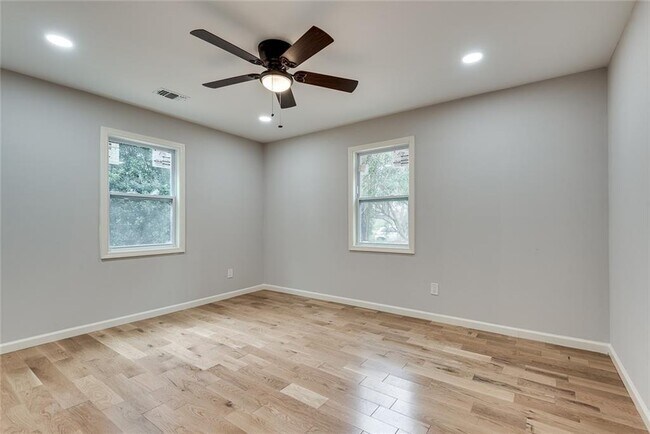 Building Photo - 2575 Barrylynn Dr