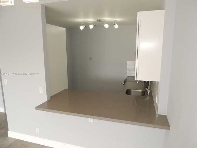 Building Photo - 1455 N Treasure Dr