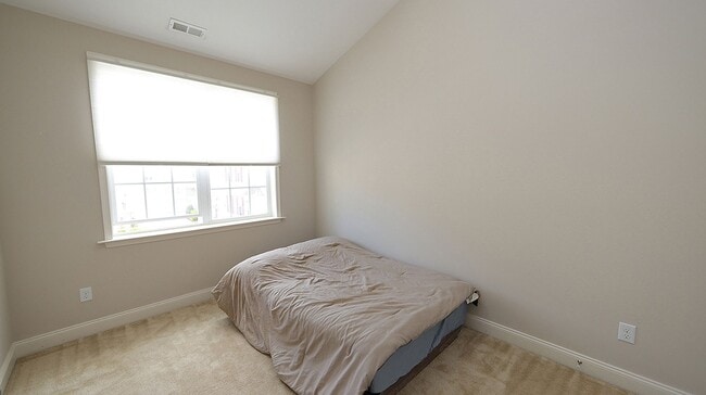 Building Photo - Lovely Condo w/ Two Car Garage in The Cott...
