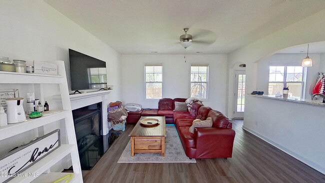 Building Photo - 837 Tuscarora Trl