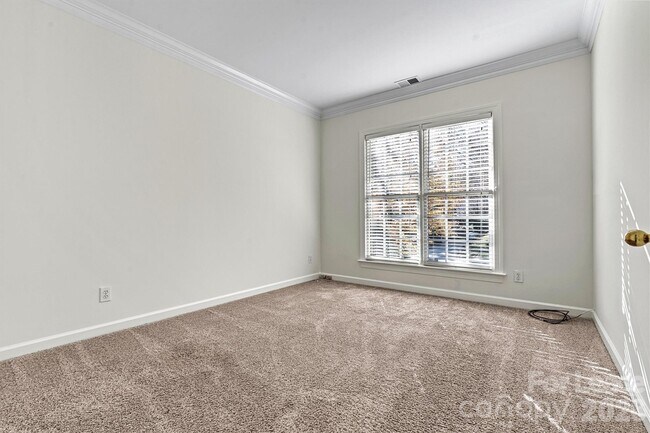 Building Photo - 8937 McDiarmid Ln