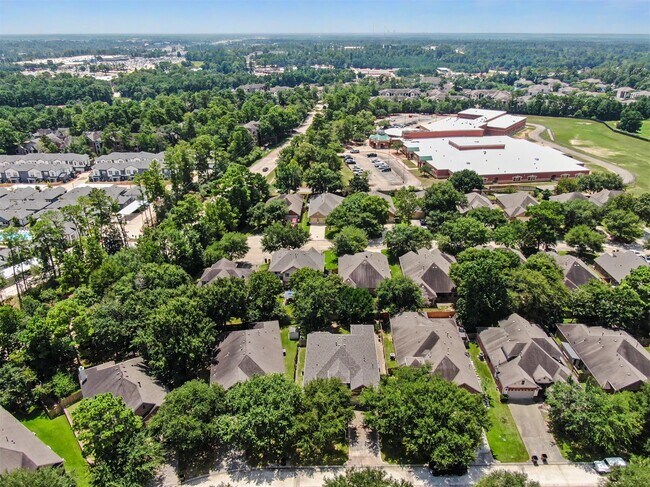 Building Photo - 1912 Hill Manor Dr