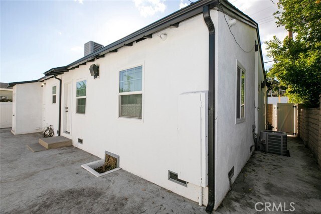 Building Photo - 7912 Vineland Ave