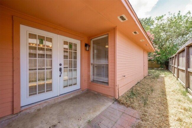 Building Photo - 11009 Crenchrus Ct