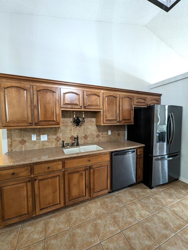 Building Photo - 1822 Brooke Beach Dr