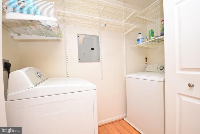 Building Photo - 11000 Kinship Ct
