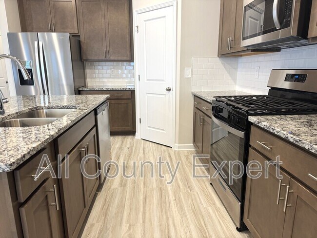 Building Photo - 823 Misty Holw Trl