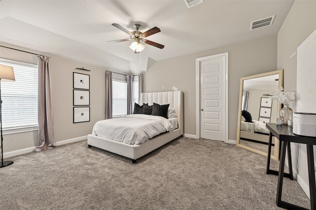 Building Photo - 20223 Sagebrush Hollow Dr