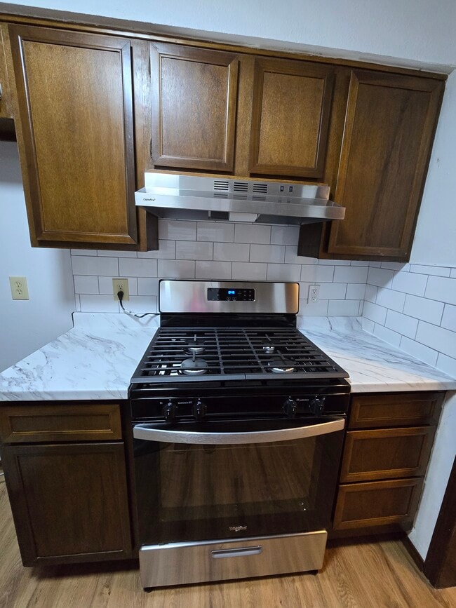 Building Photo - 513 N Roosevelt Ave