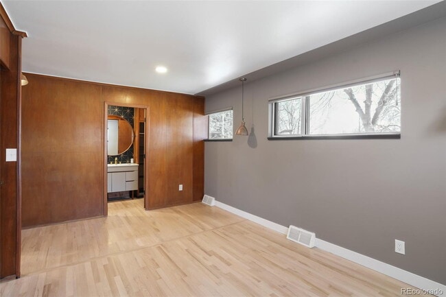 Building Photo - "Spacious 5-Bedroom Gem with 3 Full Baths in Arvada"