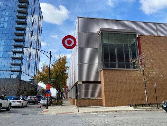 Building Photo - 933 W Van Buren St