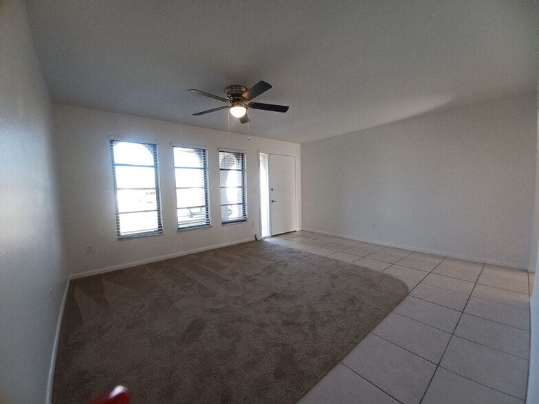 Building Photo - SECTION 8!! 3/2 With Fenced Yard!!!