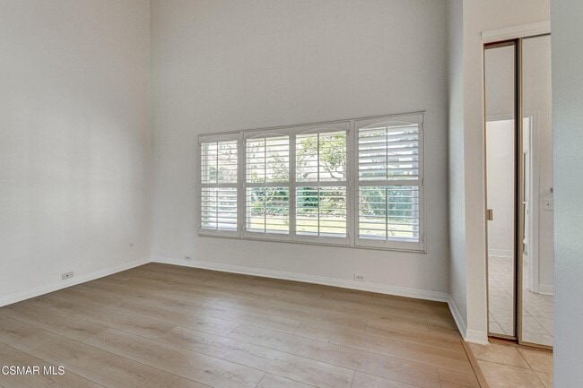 Building Photo - 2923 E Sierra Dr