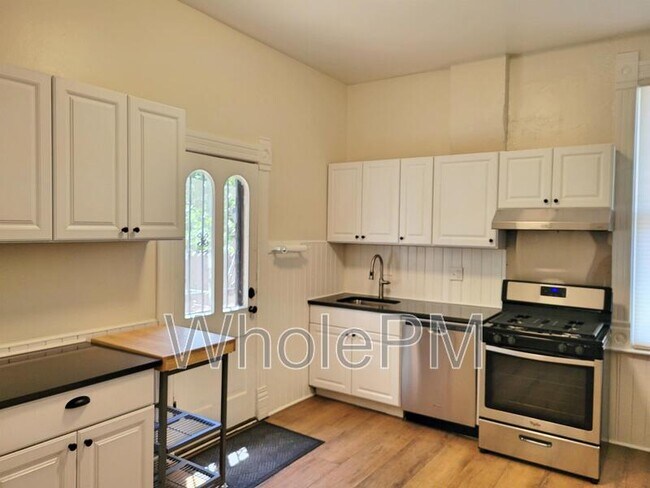 Building Photo - 721 Elati St