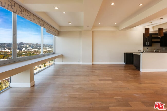 Building Photo - 2220 Ave of the Stars